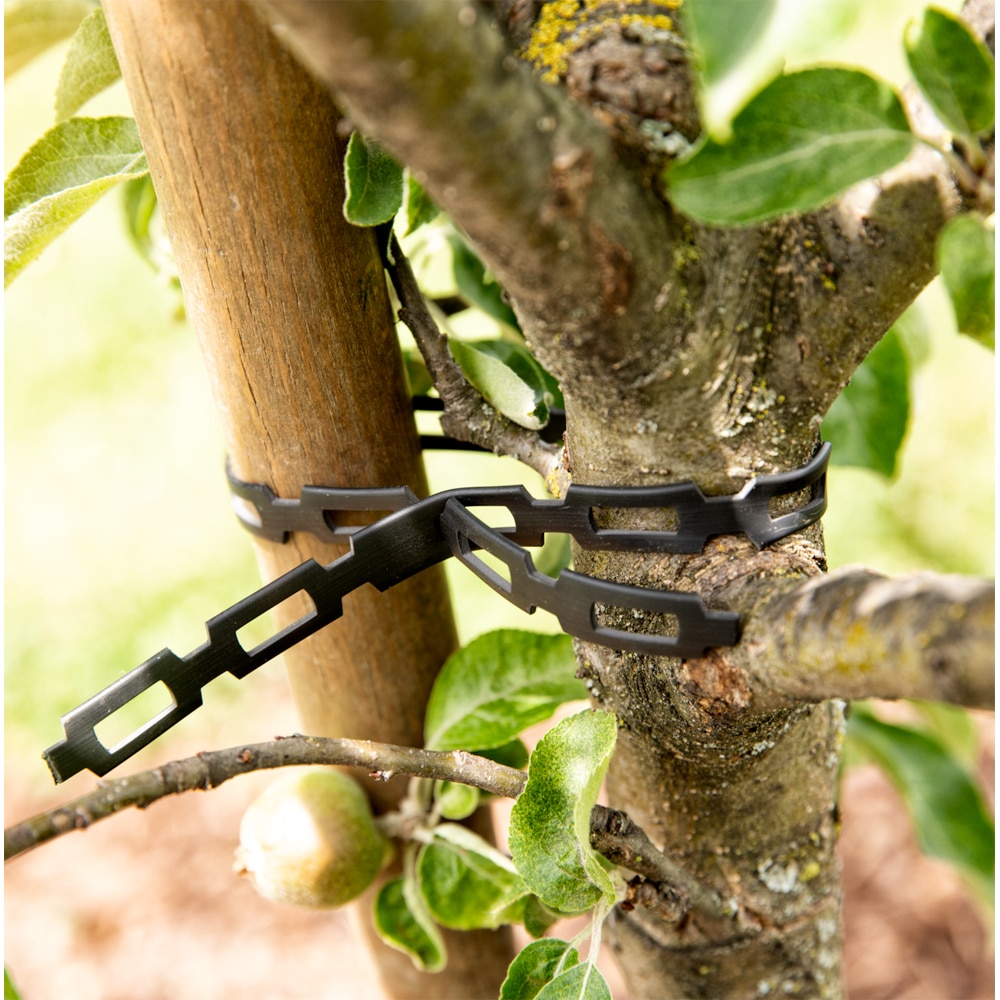 Banda de plastic perforata, 5m, negru