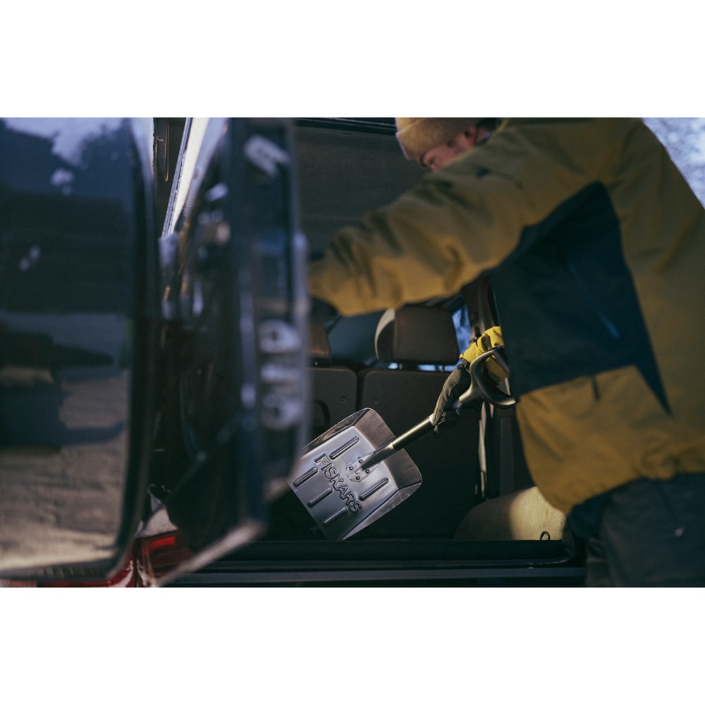 Lopata pentru masina FISKARS Snow Light, aluminiu, 71.5cm, argintiu