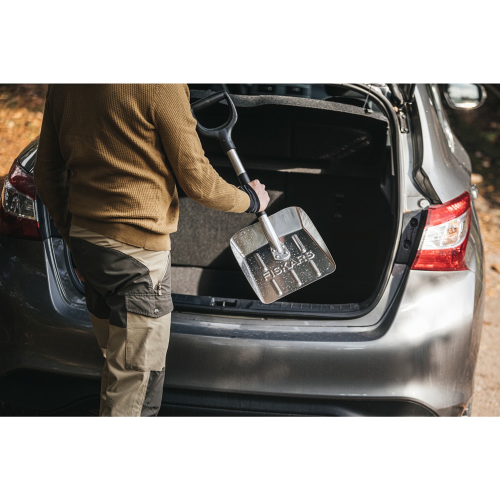 Lopata pentru masina FISKARS Snow Light, aluminiu, 71.5cm, argintiu