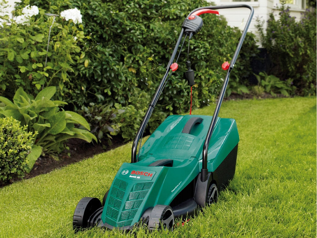 Masina de tuns gazonul BOSCH Rotak 320 ER, Electrica, 1200W, latime taiere 32 cm, cos 31L, negru-verde