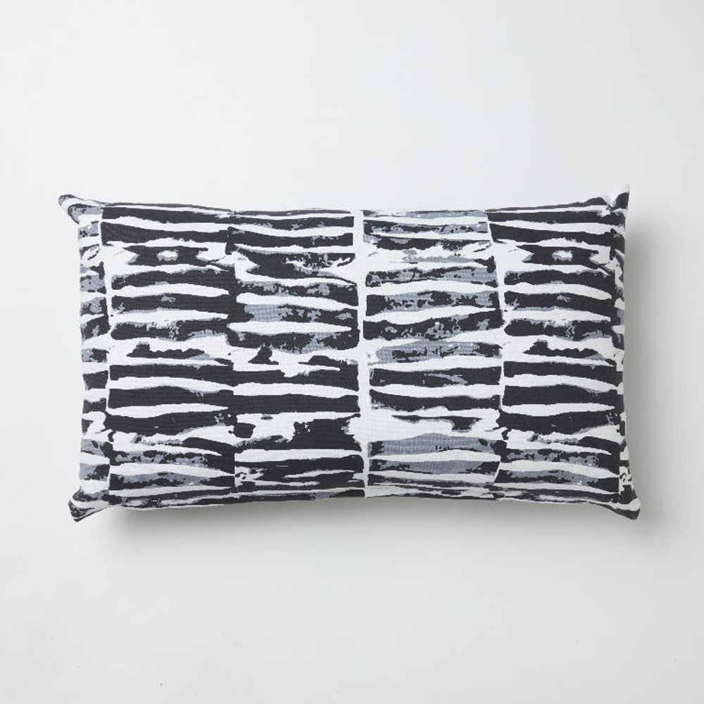 Perna decorativa BLOOMA, 30 x 50 cm, alb-negru