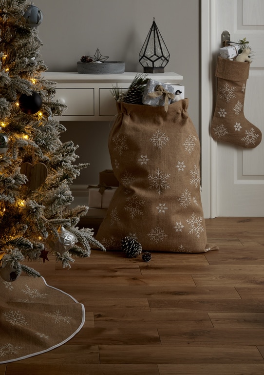 Decoratiunea Soseta cu fulgi de zapada, 30 x 50 cm, panza, maro