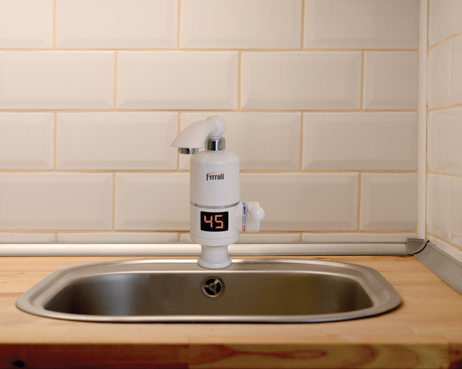 Robinet electric pentru apa calda instant, afisaj Led, 3000 W  Ferroli