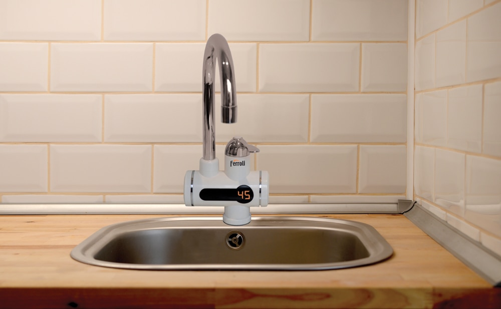 Robinet electric pentru apa calda instant, afisaj Led, 11 x 27 x 33 cm  Ferroli