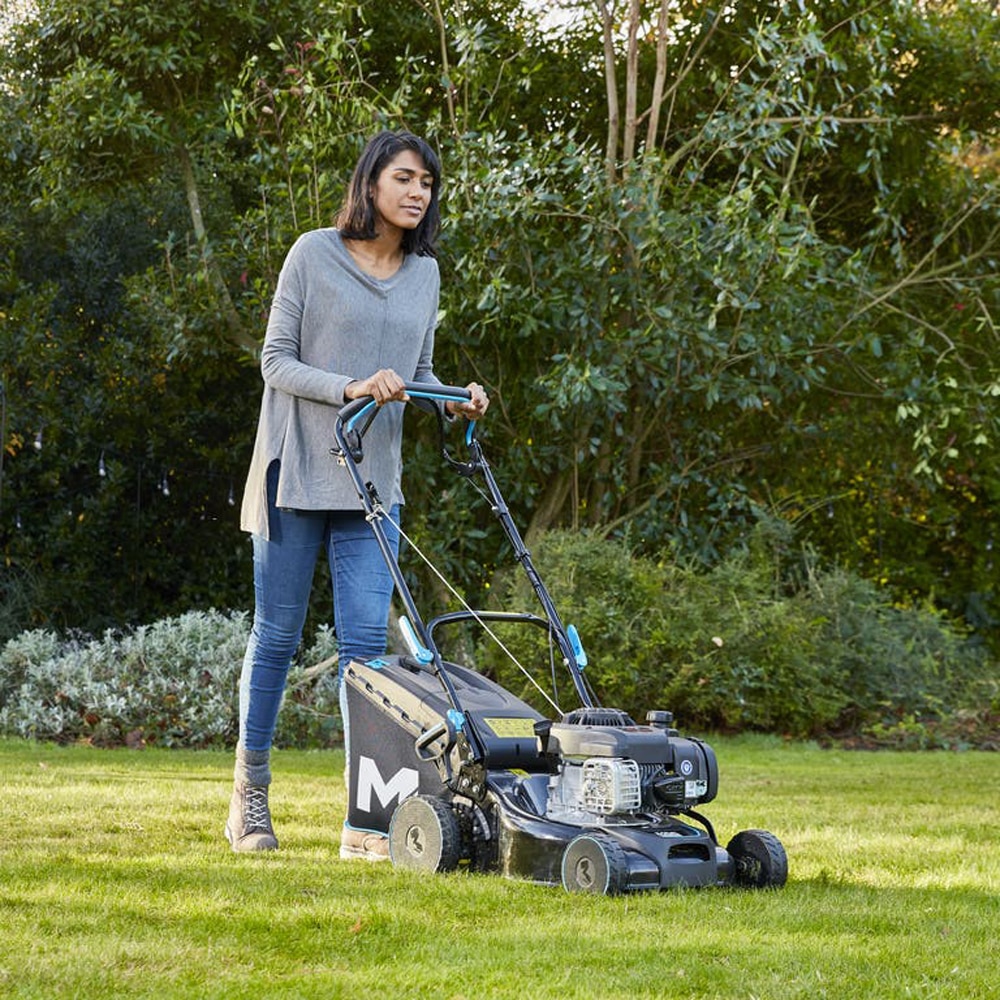Masina de tuns iarba Mac Allister MLMP300SP40, 2.3CP, 125CC, latime taiere 40cm, sac 50l