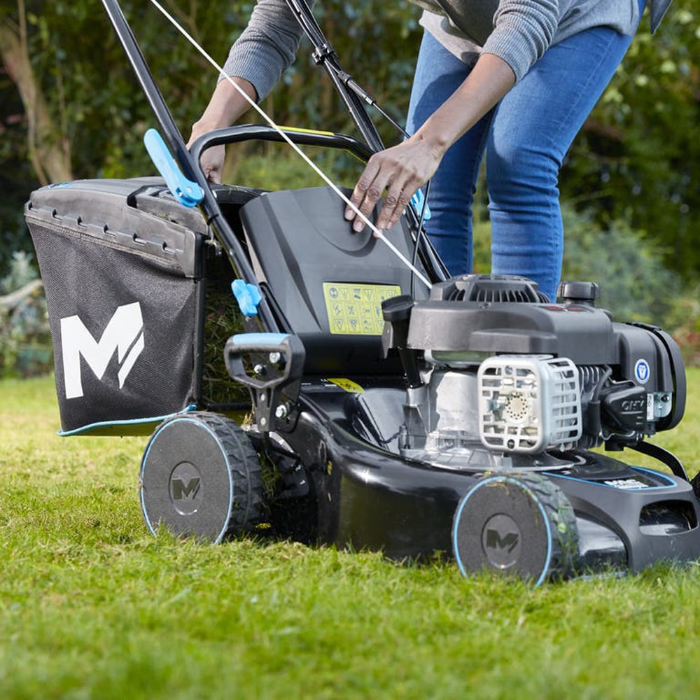 Masina de tuns iarba Mac Allister MLMP300SP40, 2.3CP, 125CC, latime taiere 40cm, sac 50l
