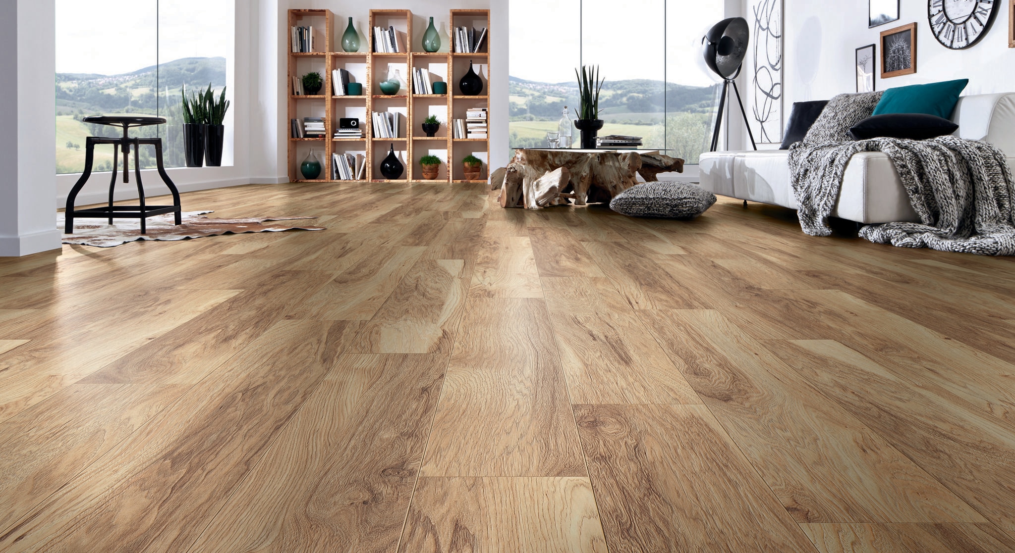 Parchet laminat 10 mm, nuc, acoperire per cutie 1.727 mp, AC4, HDF, Vintage