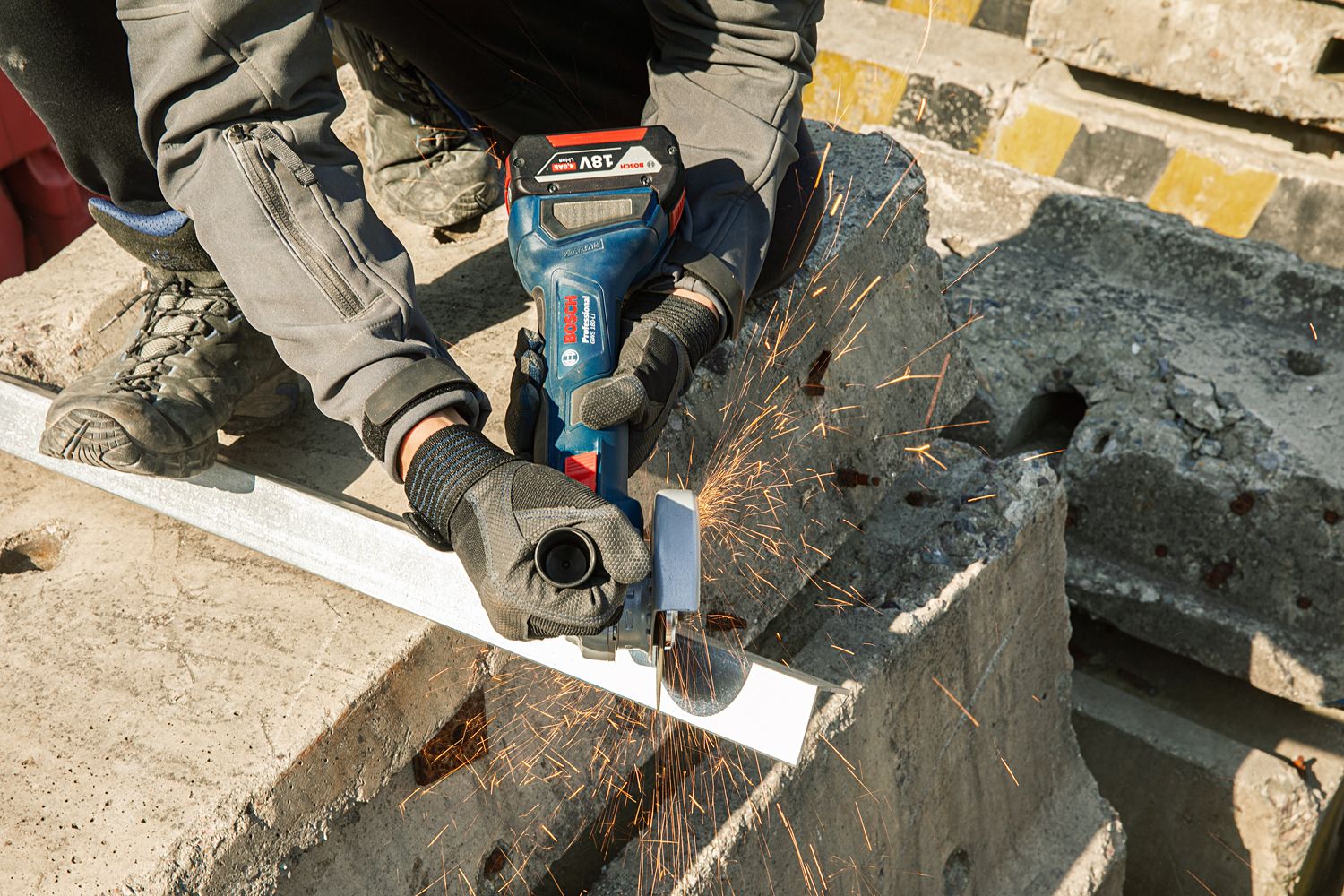 Polizor unghiular, pe acumulator, 18 V, 125 mm, 11000 rpm  Bosch GWS 180-Li