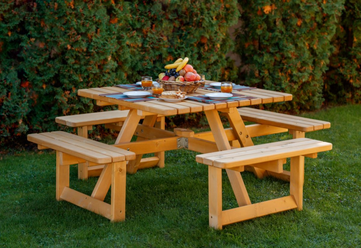 Set mobilier gradina/terasa/picnic, culoare maro, lemn, 8 persoane, masa + 4 banci • Mobilaiud Piknik Quatro