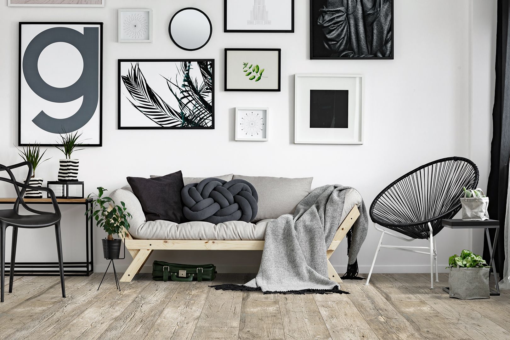 Parchet laminat 8 mm, maro, HDF, clasa trafic AC4, 2.22 mp/cutie