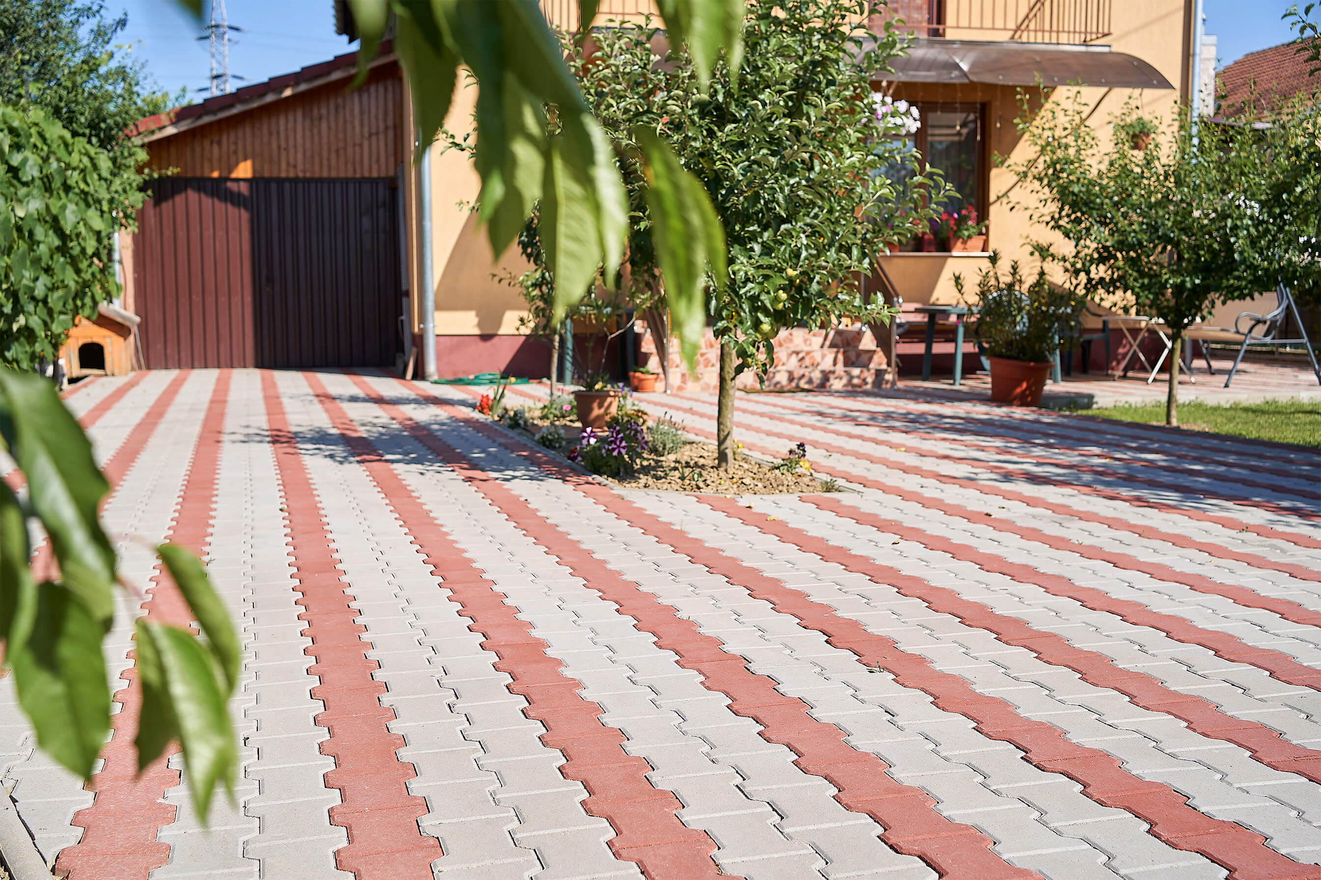 Pavaj autoblocant, cu cant, beton, rosu, 20 x 16.5 x 6 cm Petra Pavaje