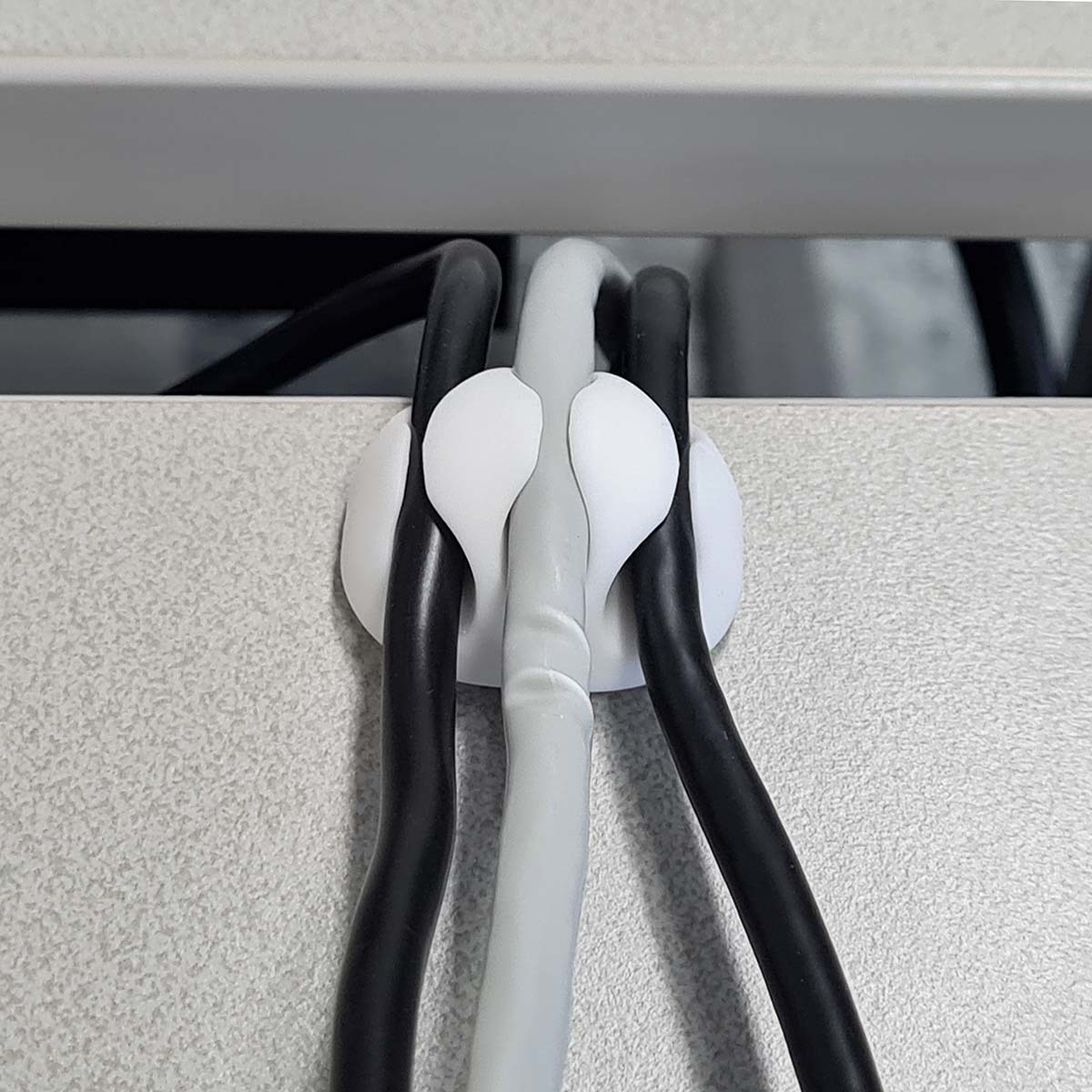 Organizator de cabluri