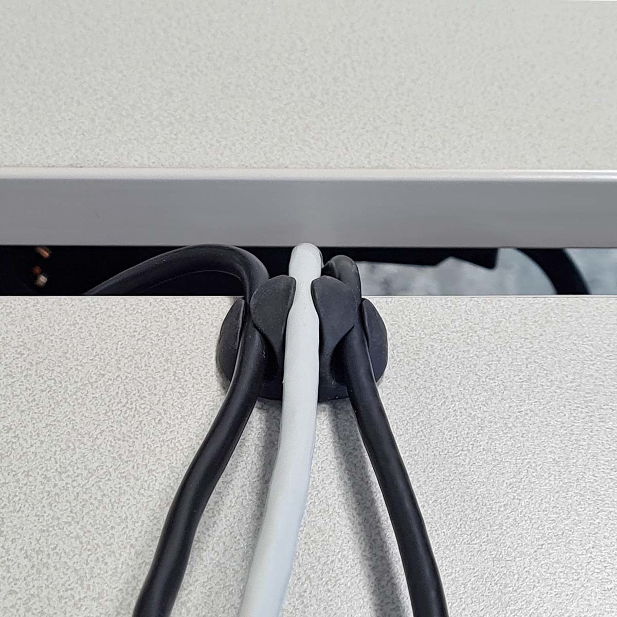 Organizator de cabluri