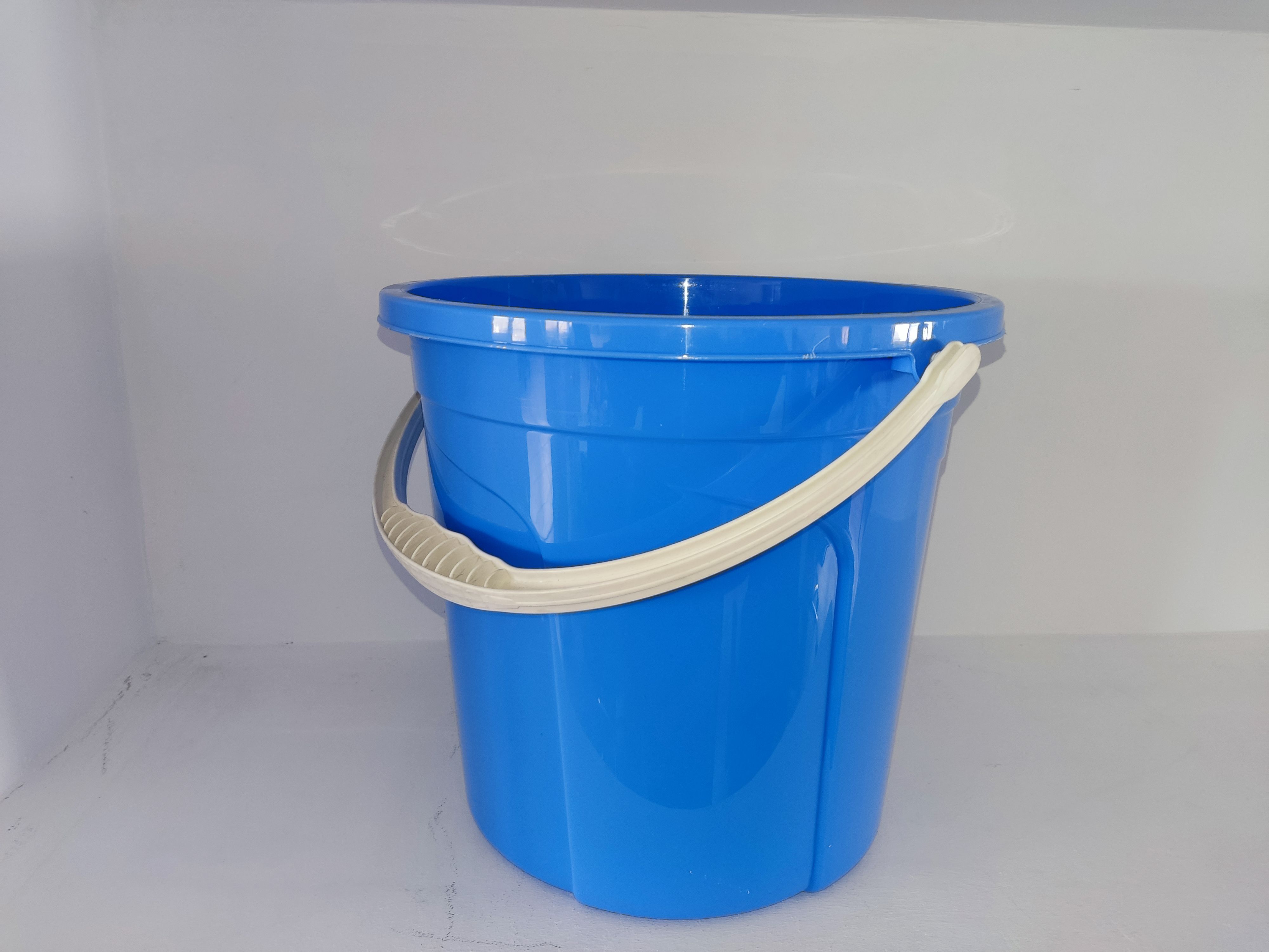 Galeata De Apa Lux 12 L Fara Capac