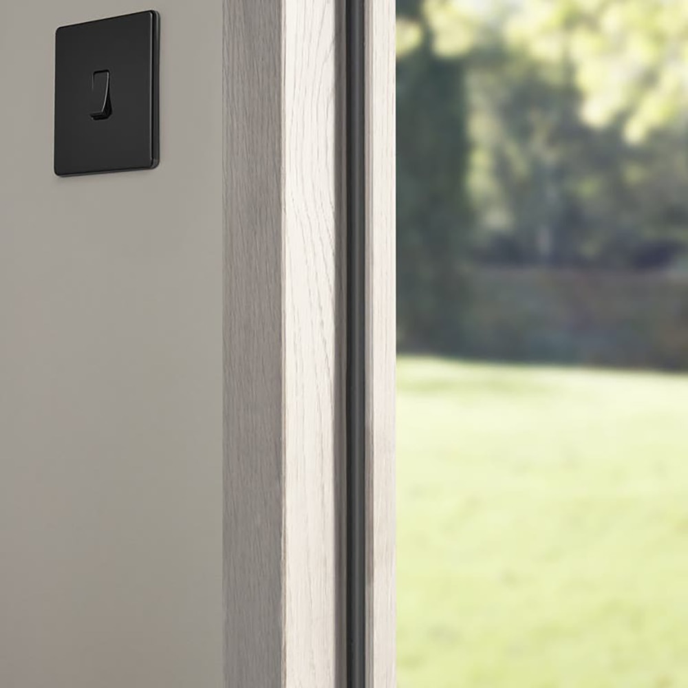 Garnitura universala autoadeziva VOLDEN, 20 x 12 mm, cauciuc termoplastic, negru, 1 m