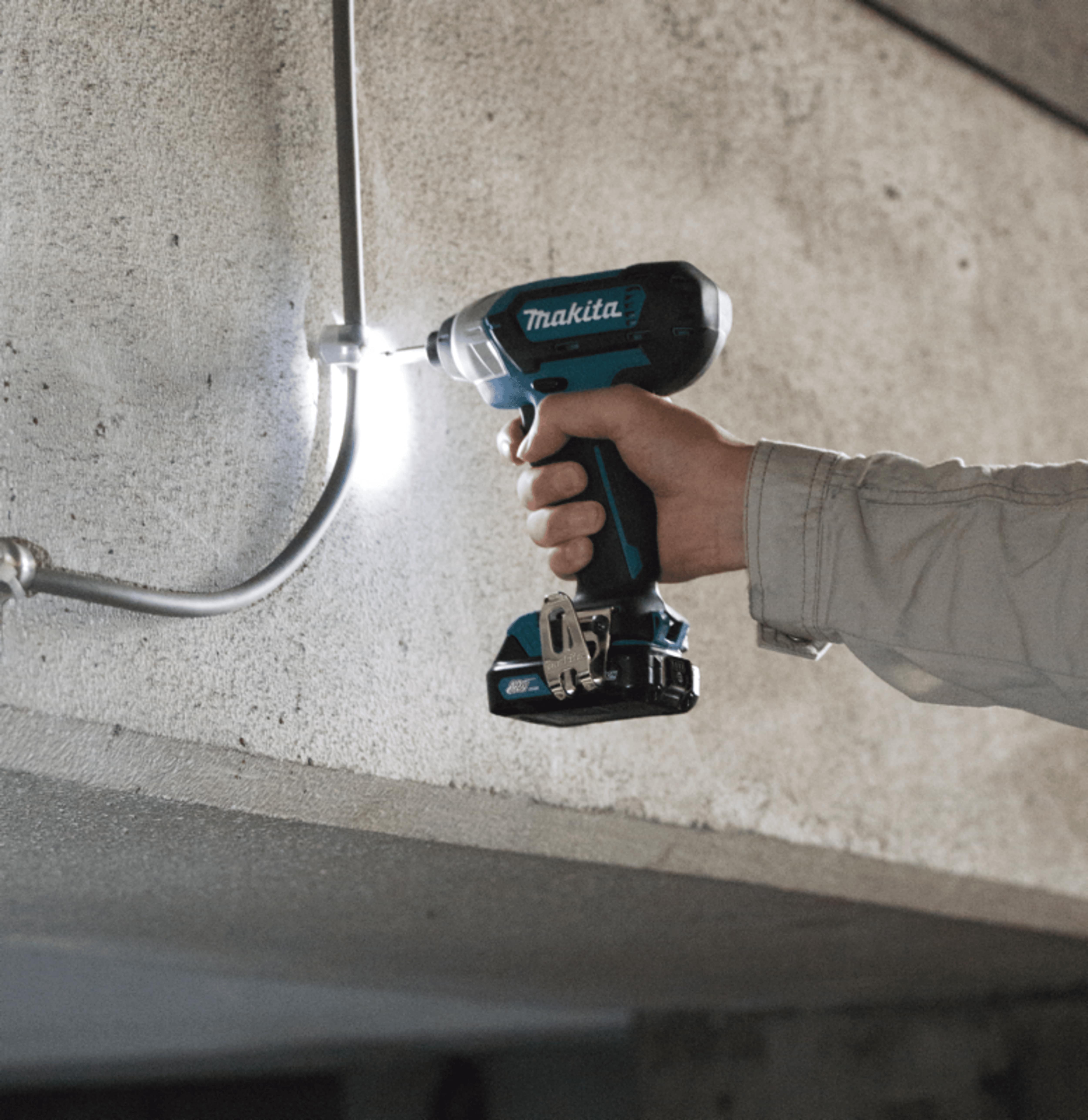 Masina de gaurit si insurubat, set 12V 2 Scule 2 Acumulatori , CLX224X