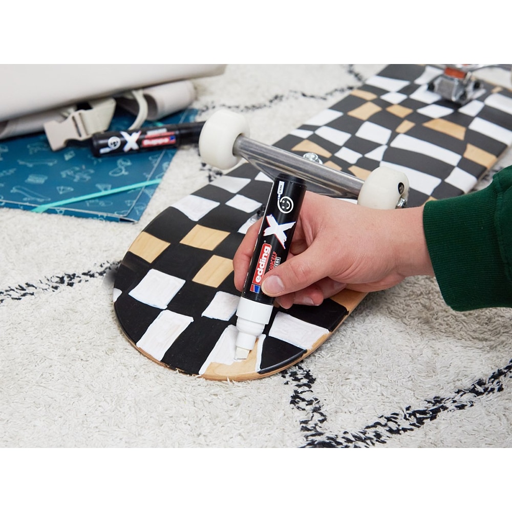 Set markere EDDING 6900 X-Press Yourself, 2-10 mm, alb si negru, 2 bucati