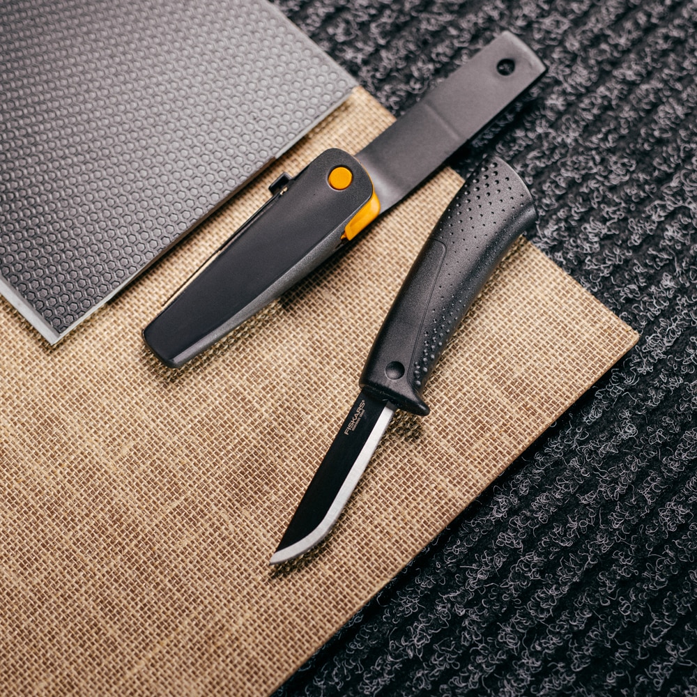 Cutit FISKARS, ascutitor, otel inoxidabil, negru