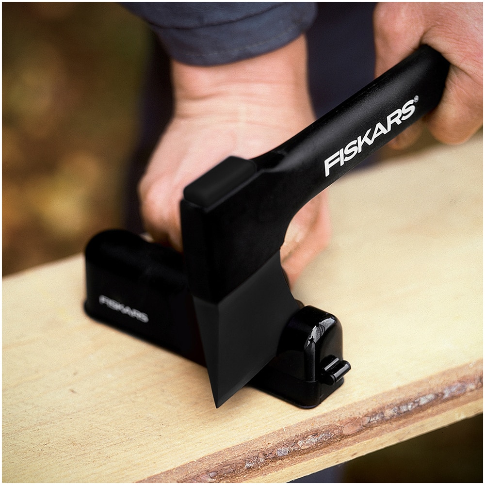 Dispozitiv pentru ascutit topoare si cutite FISKARS Solid, plastic, negru