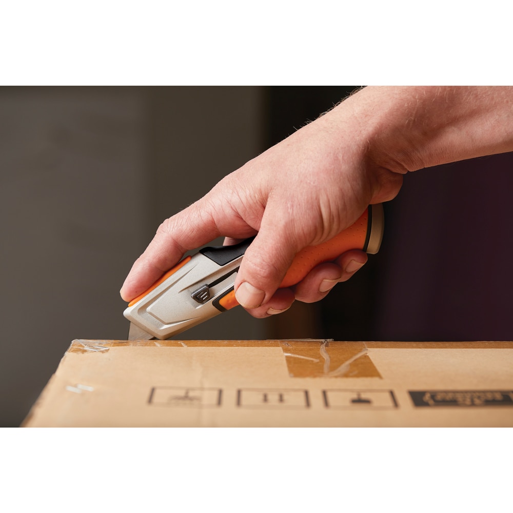 Cutit utilitar FISKARS CarbonMax, lama retractabila, metal, negru