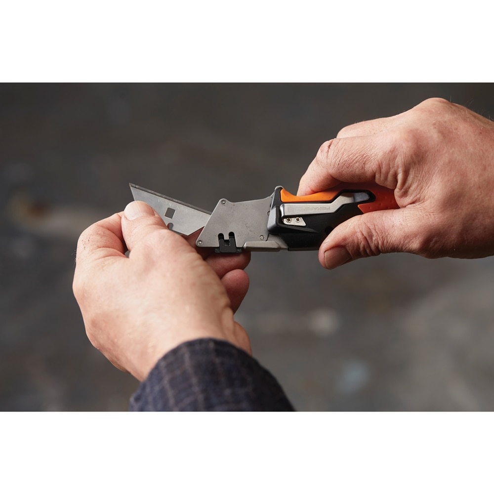 Cutit utilitar FISKARS CarbonMax, pliabil, metal, negru