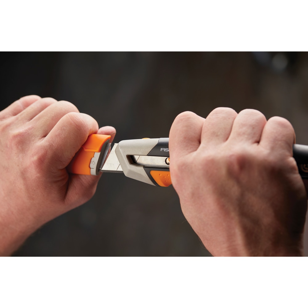 Cutit Snap-off FISKARS CarbonMax, 25mm, metal, negru