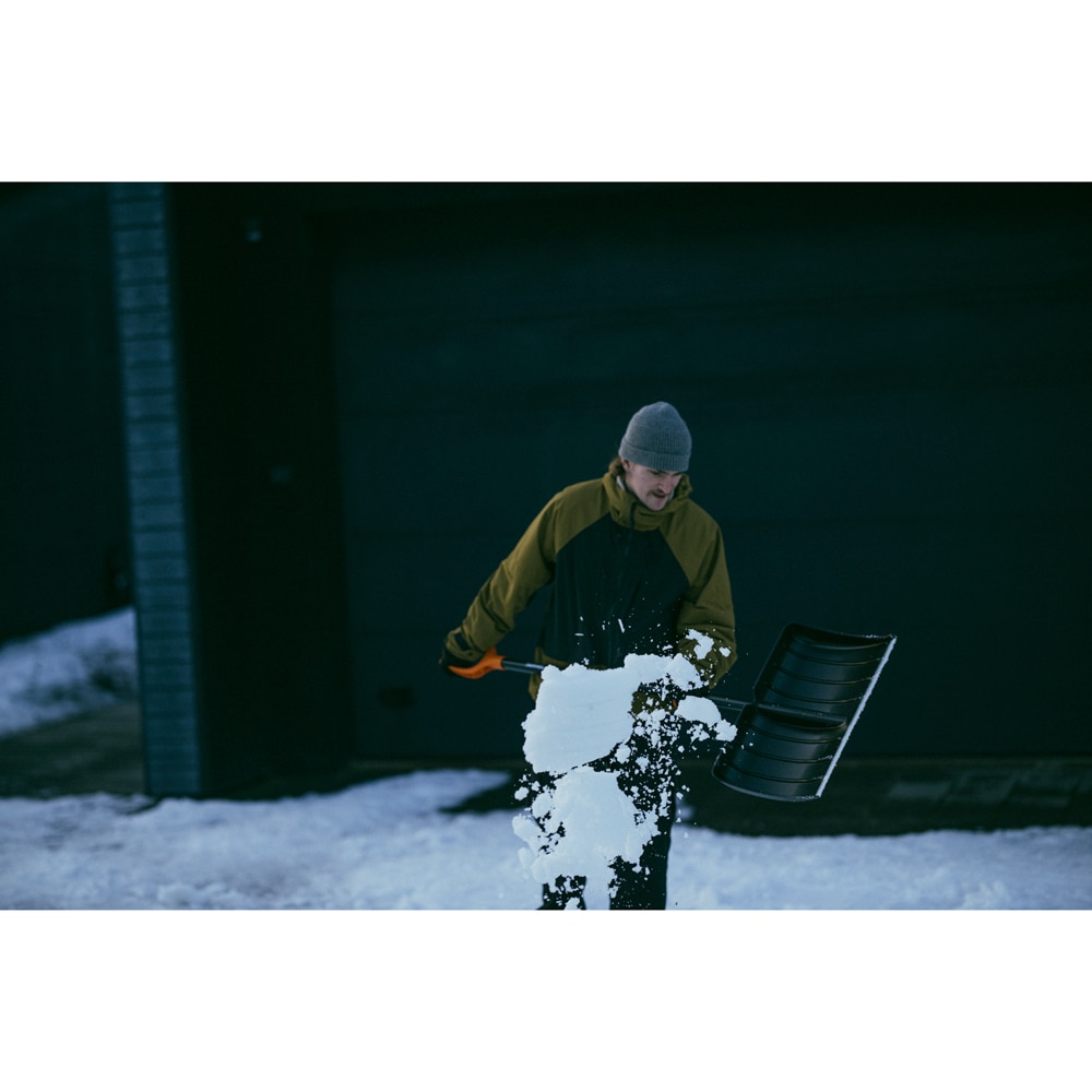 Impingator zapada FISKARS Solid, 154cm, aluminiu, negru-portocaliu