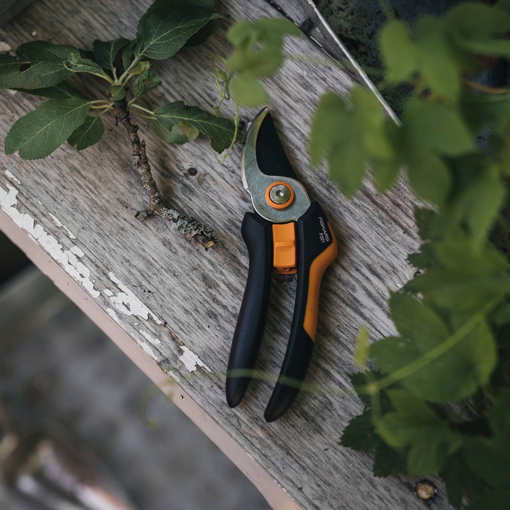 Foarfeca FISKARS Solid, marimea M, pas cu pas P321, otel, negru