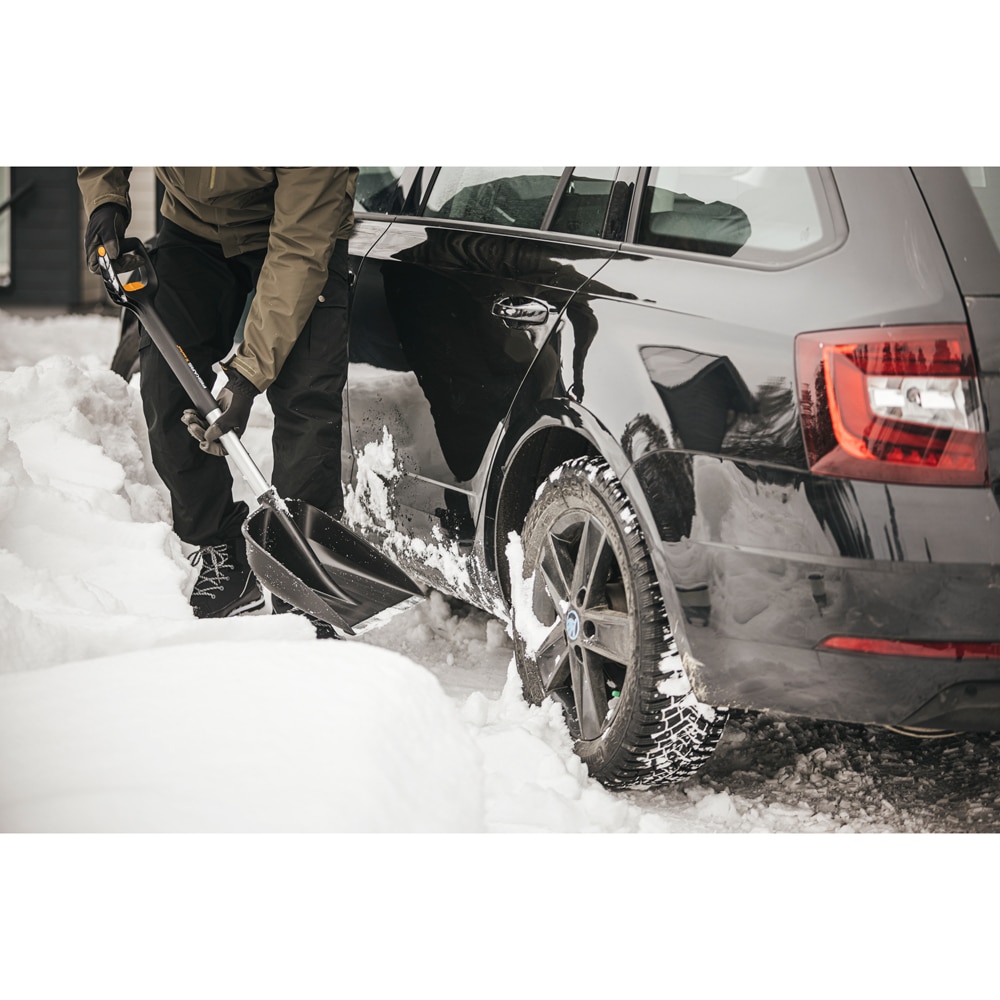 Lopata telescopica pentru masina FISKARS X.Series, 79.5 - 98.7cm, negru-portocaliu