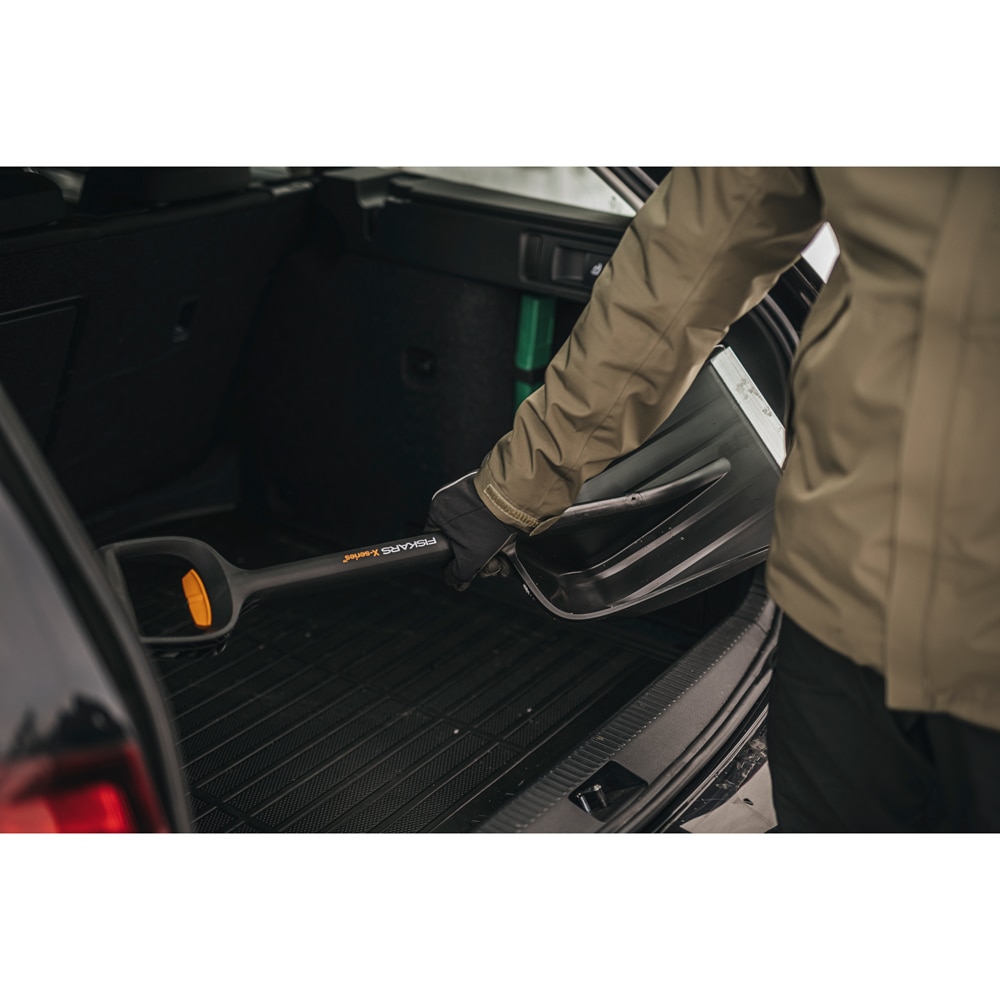 Lopata telescopica pentru masina FISKARS X.Series, 79.5 - 98.7cm, negru-portocaliu