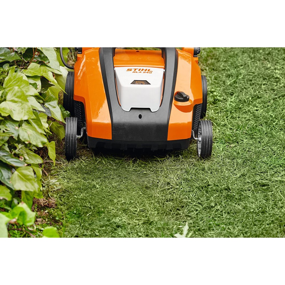 Scarificator gazon pe acumulator STIHL RLA 240, Electric, 900W, 36V, 3300rpm, latime de lucru 34 cm, portocaliu-negru