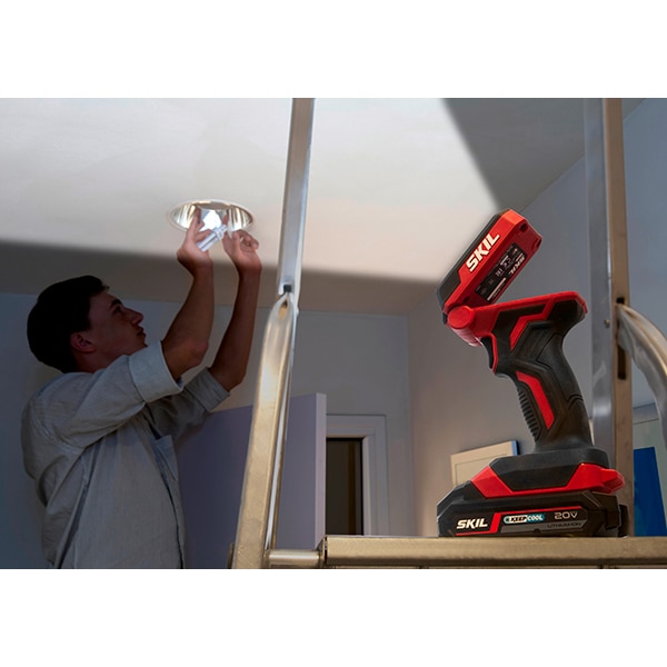 Lampa de lucru SKIL 3155 CA, 8 LED-uri, 360 lumeni, fara acumulator, negru-rosu