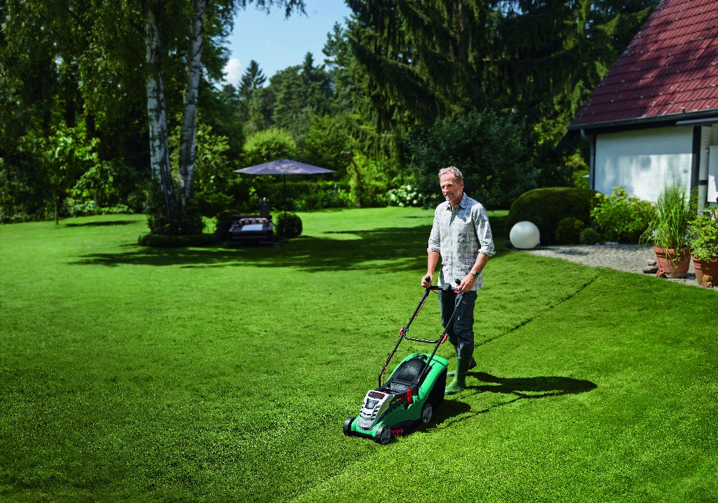 Masina de tuns gazonul BOSCH Rotak 320 ER, Electrica, 1200W, latime taiere 32 cm, cos 31L, negru-verde