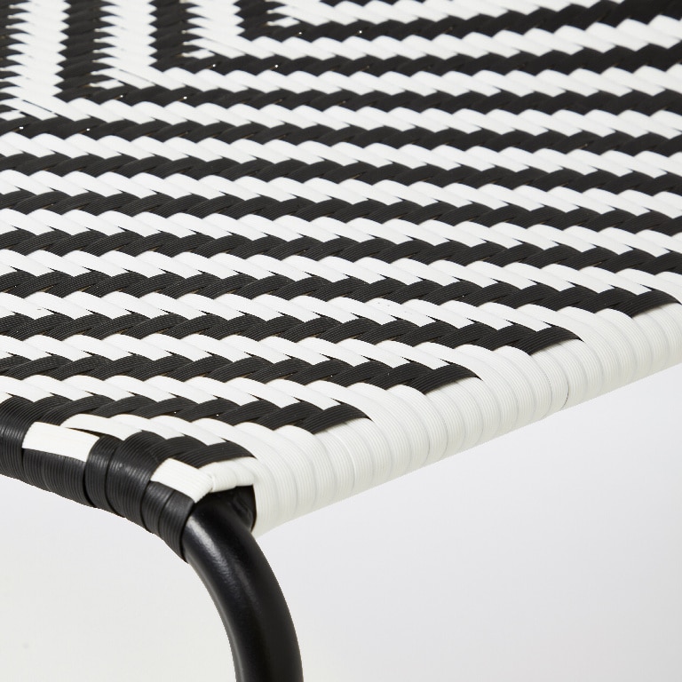 Scaun de gradina BLOOMA Morillo, 75.5 x 66.3 x 71 cm, sarcina max 100 kg, otel si panza, negru/alb