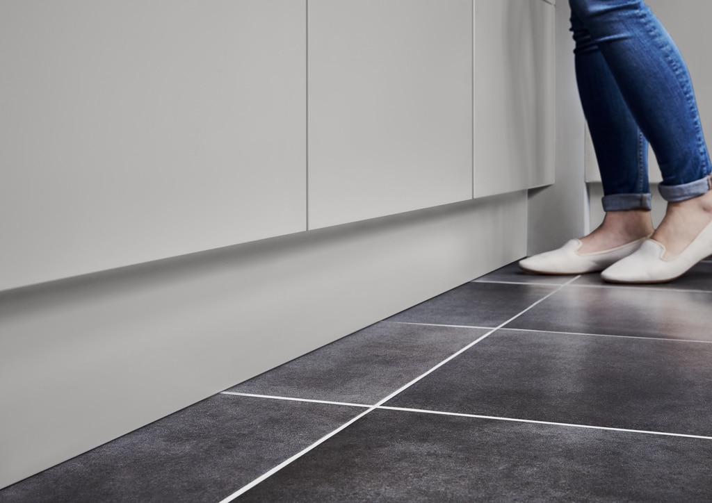 Plinta de bucatarie, PAL, gri mat, margine patrata, H.15 cm x l. 2,4 m x gros. 16 mm  GoodHome Balsamita