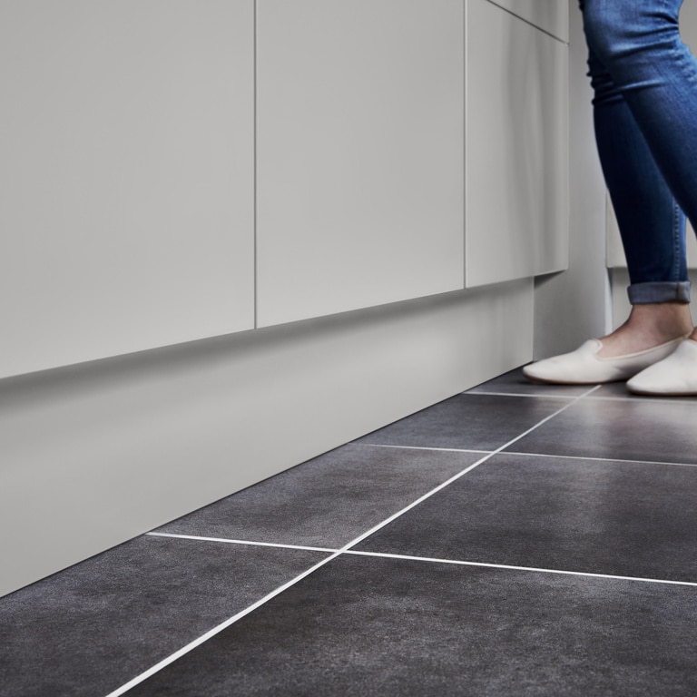 Plinta de bucatarie, PAL, gri mat, margine patrata, H.15 cm x l. 2,4 m x gros. 16 mm  GoodHome Balsamita