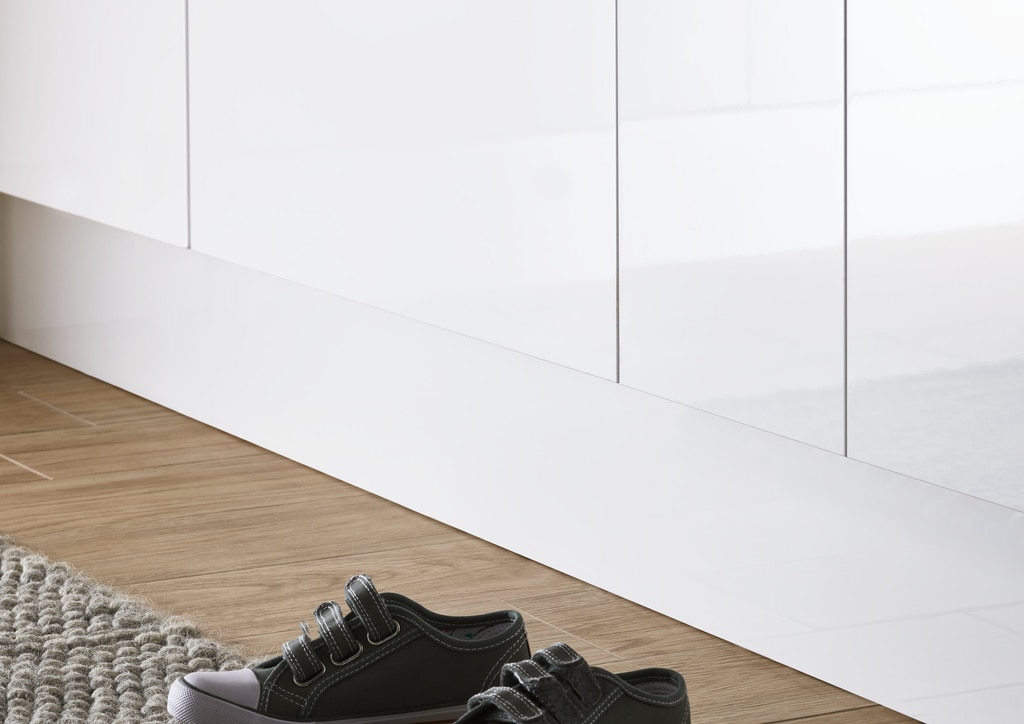 Plinta de bucatarie, MDF, alb, aspect lucios, 2400mm x 16 mm x 150 mm  GoodHome Stevia & Garcinia