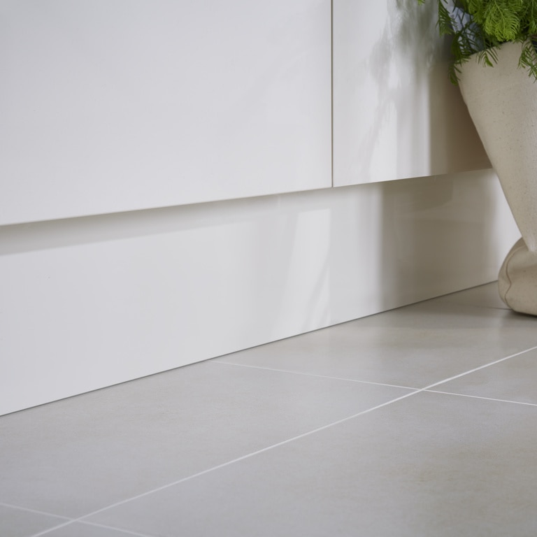 Plinta de bucatarie, MDF, crem, aspect lucios, 2400mm x 16 mm x 150 mm GoodHome Stevia