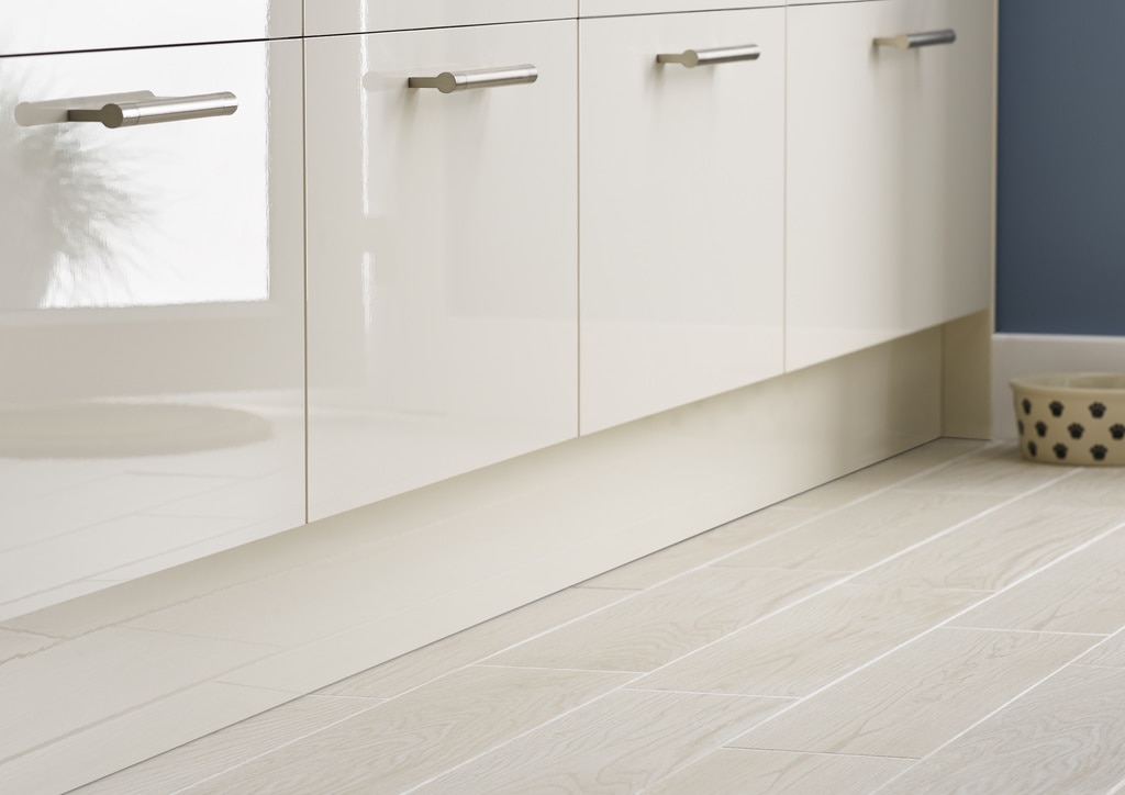 Plinta de bucatarie, MDF, crem, aspect lucios, 2400mm x 16 mm x 150 mm GoodHome Stevia