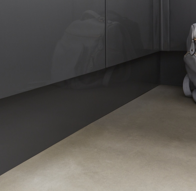 Plinta de bucatarie, PAL, antracit, aspect lucios, 2400mm x 16 mm x 150 mm  GoodHome Stevia & Garcinia