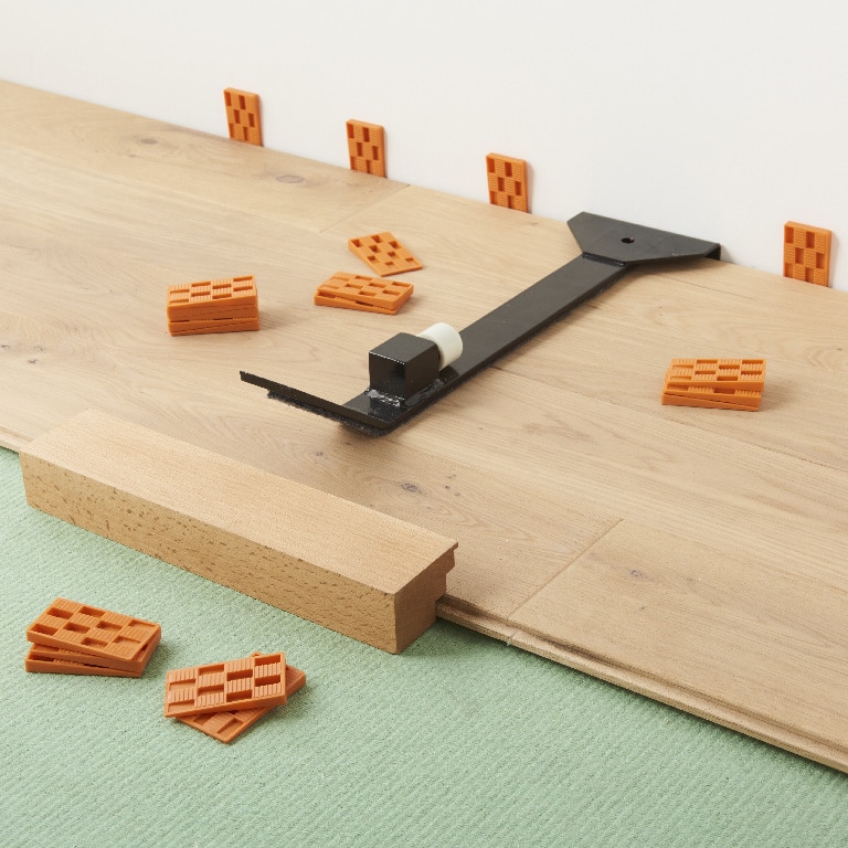 Set montaj parchet laminat si masiv, 22 bucati   Magnusson