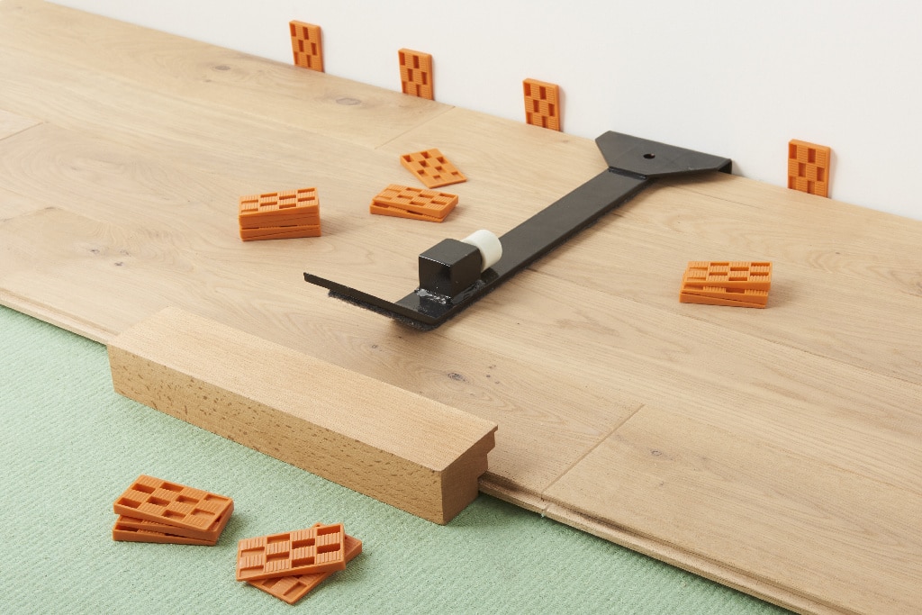 Set montaj parchet laminat si masiv, 22 bucati   Magnusson