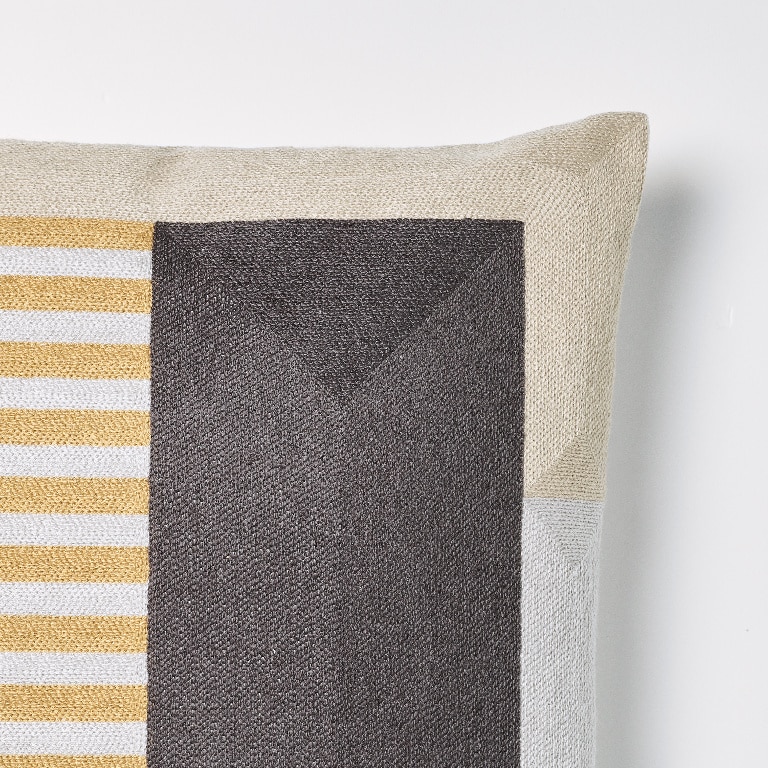 Perna gaya galben 45x45 cm