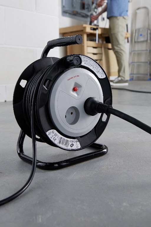 Prelungitor pe tambur 2 prize, 16A 15 m, negru/gri