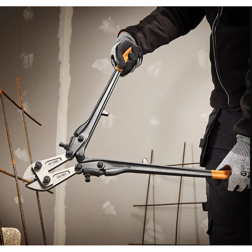 Cleste Magnusson, 24 inch, otel
