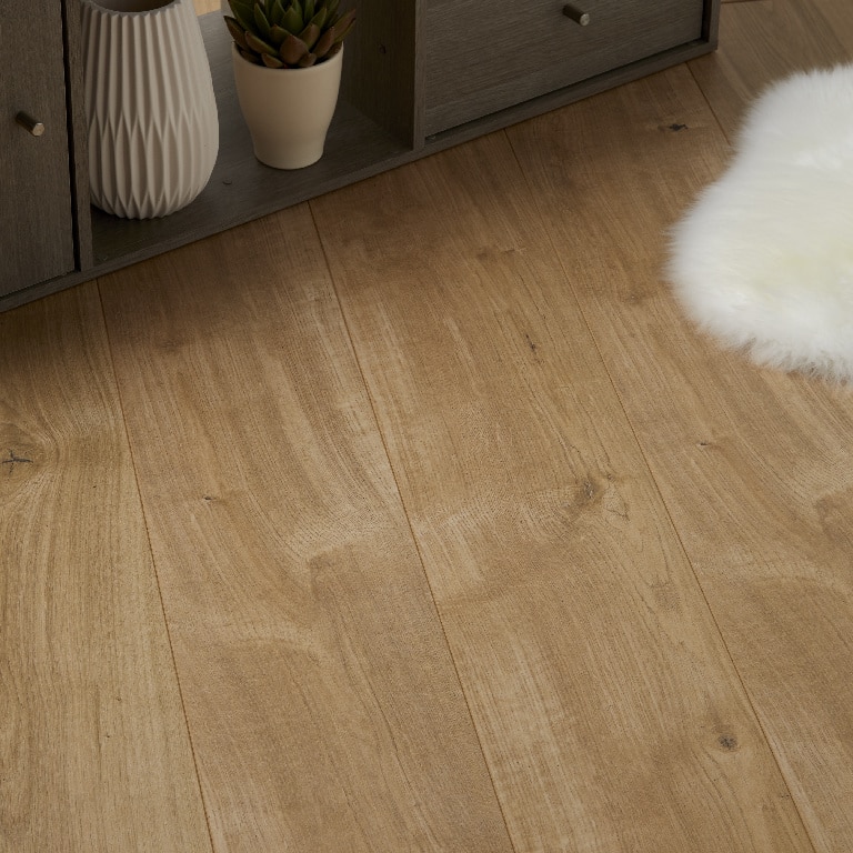 Parchet laminat 8 mm, stejar, acoperire per cutie 1.996 mp, AC4, HDF GoodHome