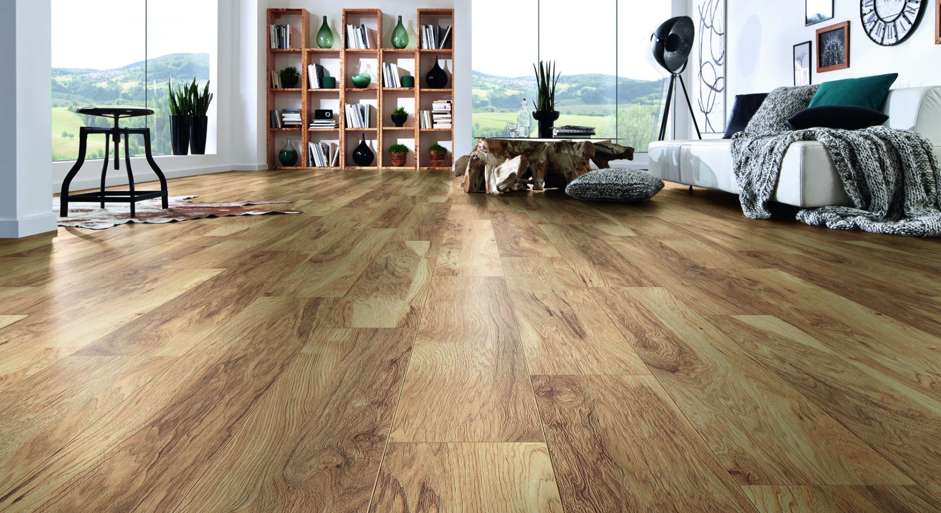 Parchet laminat 10 mm, nuc, acoperire per cutie 1.727 mp, AC4, HDF, Vintage