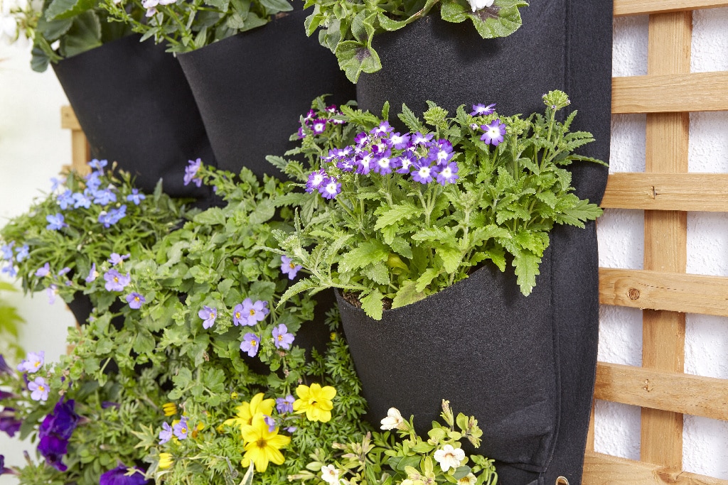 Suport flori vertical din material textil, negru, forma patrata, 72 cm inaltime Verve