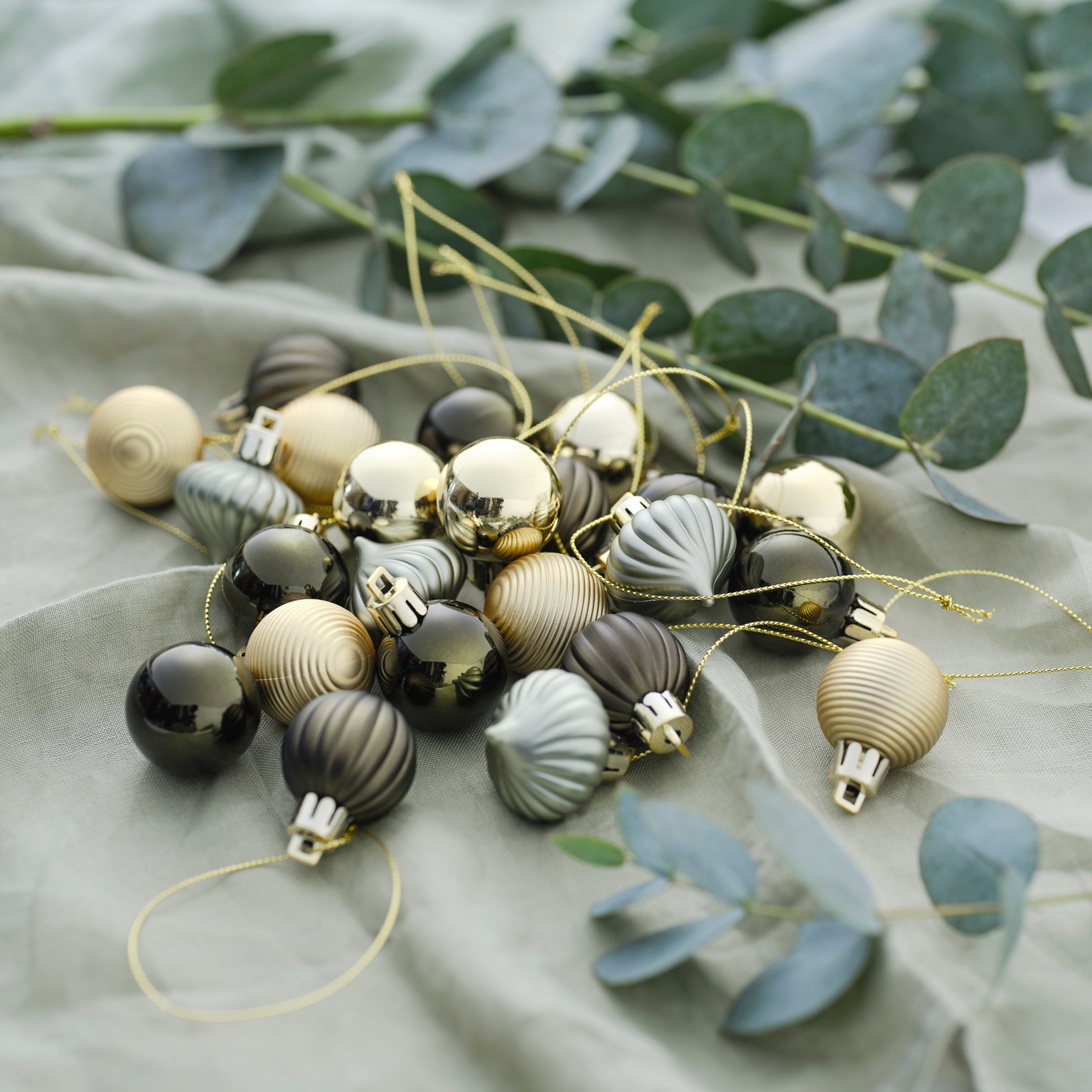 Set globuri, 30 piese, multicolor