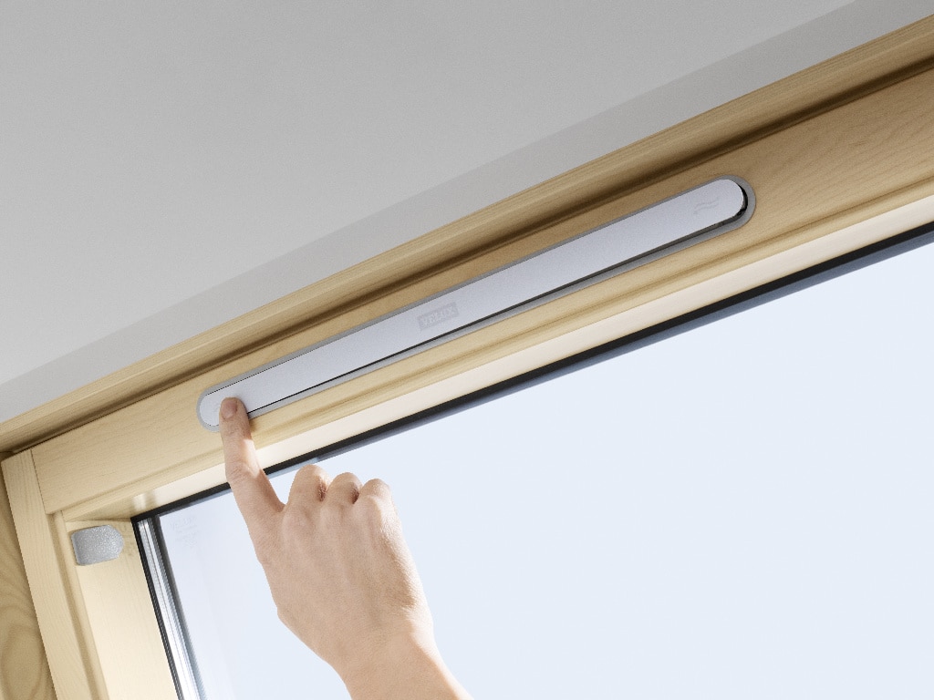 Fereastra de mansarda din lemn, alba, 78 x 118 cm • Velux
